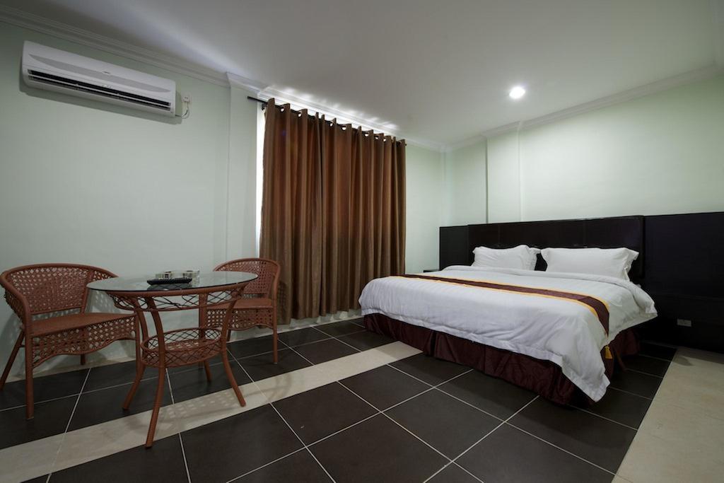 Han Palace Hotel Semporna Room photo