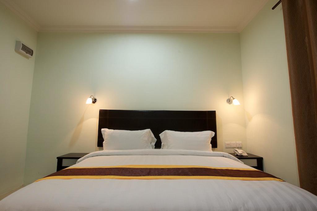 Han Palace Hotel Semporna Room photo